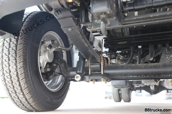Dongfeng Xiaobawang W18 1.6L 122hp 4X2(6 wheels) 2.55m double-row van truck Chassis (2) | 86Trucks