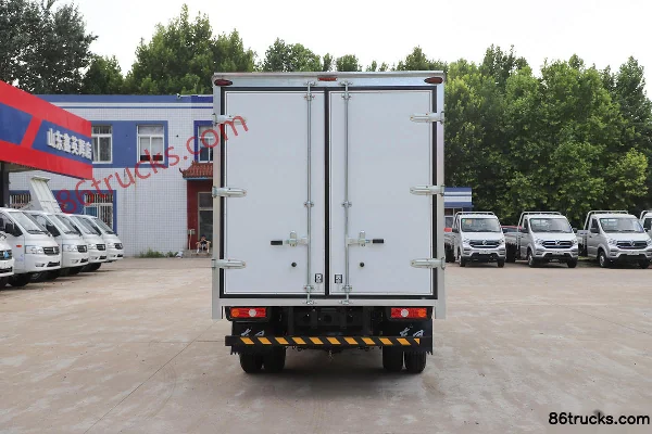 Dongfeng Xiaobawang W18 1.6L 122hp 4X2(6 wheels) 2.55m double-row van truck Body (3) | 86Trucks