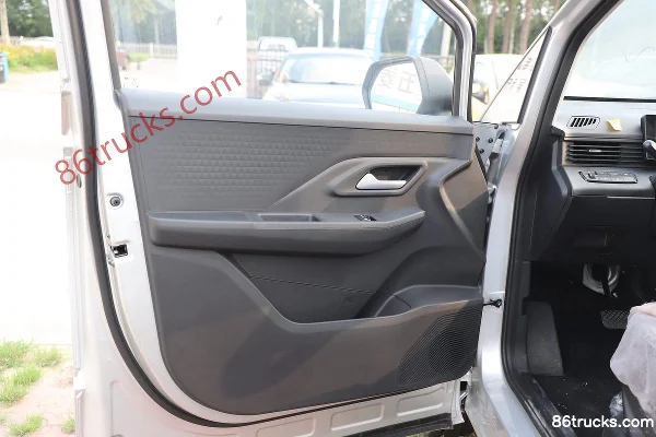 Lingshi Auto Golden Card Lingchuang Edition 3.5T 3.51m single-row plug-in hybrid flatbed mini truck 13.26kWh 4X2(6 wheels) Interior (2) | 86