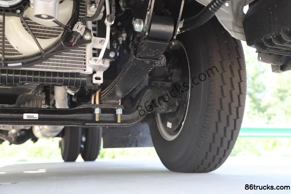 JAC Yunduoduo N3 Deluxe 140hp 4X2(6 wheels) 3.8m single-row van light truck Chassis (3) | 86Trucks