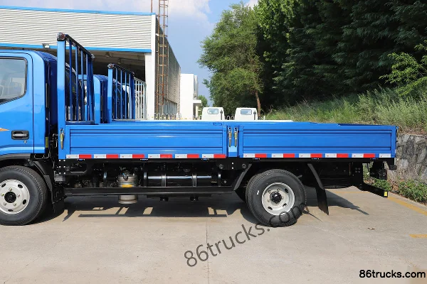 JAC Aoyun 2.5L Diesel 160hp 4X2(6 wheels) JAC 6-speed AMT Auto Air Brake 4.18m Single Row Flatbed Light Truck Body (1) | 86Trucks