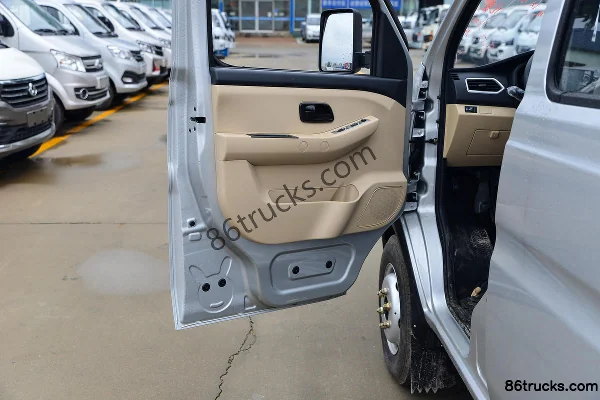 Changan Kuayue King X3 Luxury Edition 1.6L 122 hp 4X2(6 wheels) gasoline 2.55m double-row flatbed mini truck (China VI) Cab (2) | 86Trucks