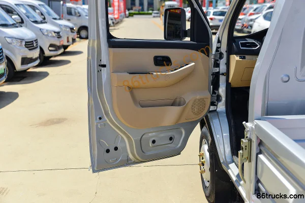 Changan Kuayue Wang X3 Standard Edition 1.5L 112hp 4X2(6 wheels) 3.2m Single Row Flatbed Mini Truck Cab (2) | 86Trucks