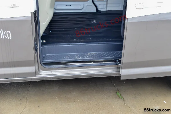 Changan Kuayue Kuayue Star V5 Comfort 122hp 1.6L Gasoline 2-Seat Panel Van Cargo Box (2) | 86Trucks
