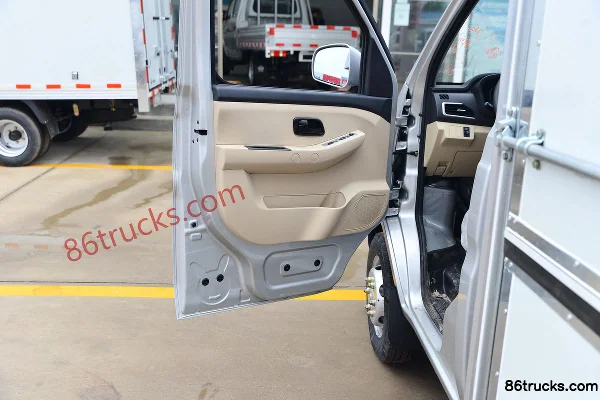 Changan Kuayue King X1 Standard Edition 1.5L Gasoline 112 hp 4X2(6 wheels) 3.01m Single Row Wing Opening Van Mini Truck (China VI) Cab (2)