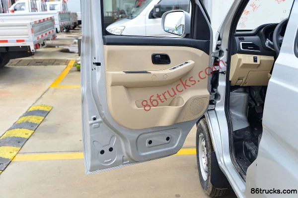 Changan Kuayue Wang X1 Standard Edition 1.3L Gasoline 91 hp 4X2(6 wheels) 2.2m Double Row Flatbed Truck (China VI) Cab (2) | 86Trucks