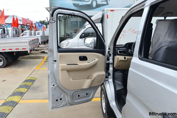 Changan Kuayue Wang X1 Standard Edition 1.3L Gasoline 91 hp 4X2(6 wheels) 2.2m Double Row Flatbed Truck (China VI) Cab (1) | 86Trucks