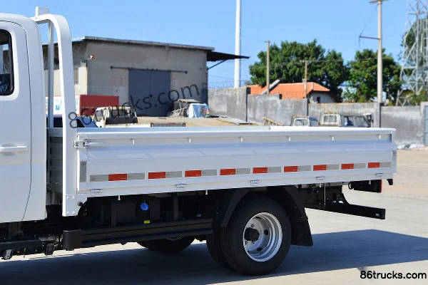 Foton Aoling M Card 132 ch 4X2(6 roues) camion plateau double cabine 3,19 m (frein pneumatique) Carrosserie (1) | 86Trucks