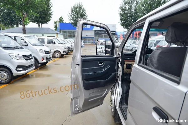 Changan Kuayue King X7 Deluxe 1.6L 122hp 4X2(6 wheels) 2.85m double-row stake truck micro truck Cab (1) | 86Trucks