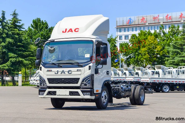 JAC Lingpao L6 2L CNG 150hp 4X2(6 wheels) Xingrui 6-speed 3.85m semi-sleeper stake truck Exterior (3) | 86Trucks