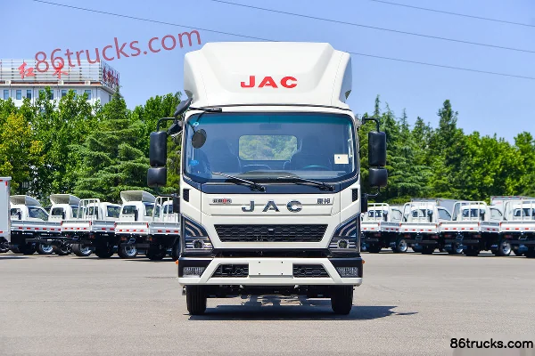 JAC Lingpao L6 2L CNG 150hp 4X2(6 wheels) Xingrui 6-speed 3.85m semi-sleeper stake truck Exterior (2) | 86Trucks