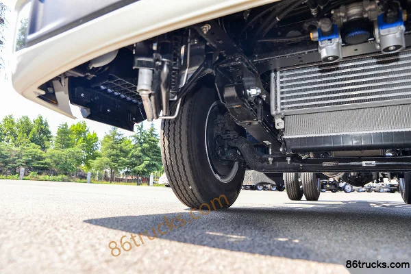 JAC Shuailing S3 130 ch 4X2(6 roues) 3,37 m cabine demi camion grille Châssis (2) | 86Trucks