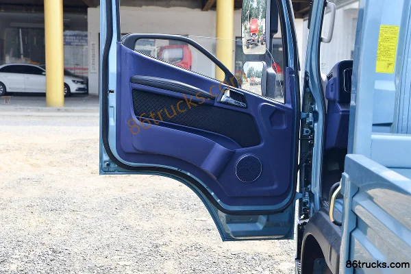 FAW Jiefang Hu 6G Wide Body 160hp 4X2(6 wheels) 4.2m single row stake light truck Cab (2) | 86Trucks