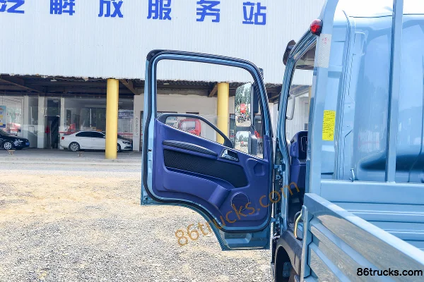 FAW Jiefang Hu 6G Wide Body 160hp 4X2(6 wheels) 4.2m single row stake light truck Cab (1) | 86Trucks