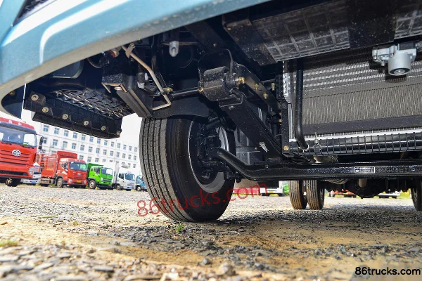 FAW Jiefang Hu 6G Wide Body 160hp 4X2(6 wheels) 4.2m single row stake light truck Chassis (2) | 86Trucks