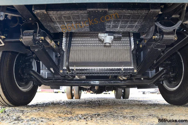 FAW Jiefang Hu 6G Wide Body 160hp 4X2(6 wheels) 4.2m single row stake light truck Chassis (1) | 86Trucks