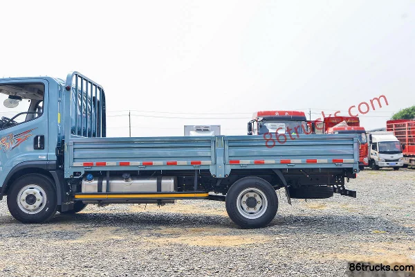 FAW Jiefang Hu 6G Wide Body 160hp 4X2(6 wheels) 4.2m single row stake light truck (2) | 86Trucks