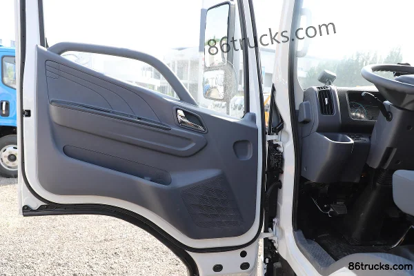 JMC New Kaiyun+ 163hp 4X2(6 wheels) 4.02m Refrigerated Truck Cab (2) | 86Trucks