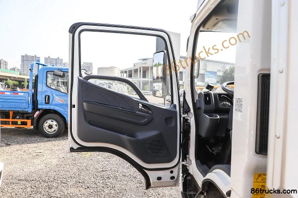 JMC New Kaiyun+ 163hp 4X2(6 wheels) 4.02m Refrigerated Truck Cab (1) | 86Trucks