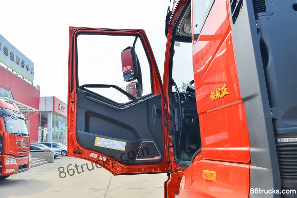FAW Jiefang J6G Linghang Edition 280hp 4X2(6 wheels) 6.8m AMT Automatic Gearbox Van Cargo Truck (WLY 10-speed) Cab (1) | 86Trucks