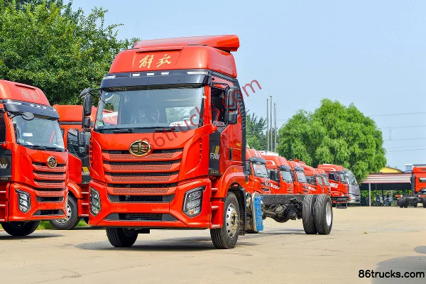 FAW Jiefang J6G Leading Edition 320 hp 4X2(6 wheels) 9.7m wing-opening van cargo truck Exterior (3) | 86Trucks