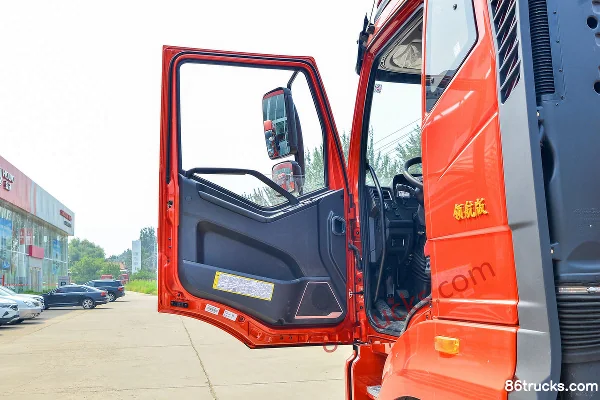 FAW Jiefang J6G Leading Edition 320 hp 4X2(6 wheels) 9.7m wing-opening van cargo truck Cab (1) | 86Trucks