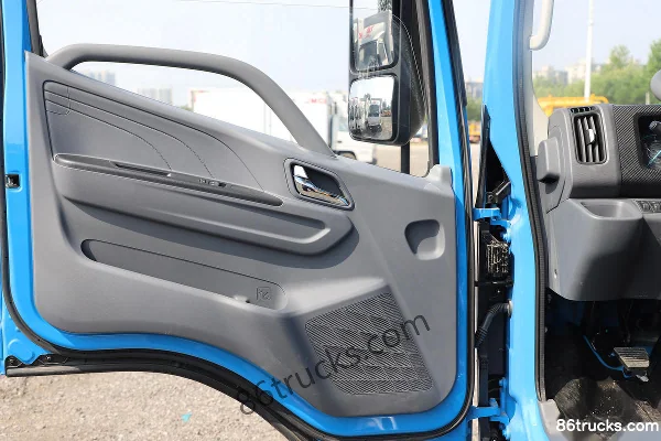 JMC Kaiyun+ Wide Body 2.5L Diesel 156hp 4X2(6 wheels) WLY 6-speed Hydraulic Brake 3.85m Semi-row Flatbed Light Truck Cab (2) | 86Trucks