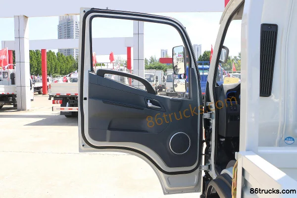 JAC Junling Jinyuanbao 82hp 4X2(6 wheels) 4.13m single-row flatbed truck (China VI) Cab (1) | 86Trucks