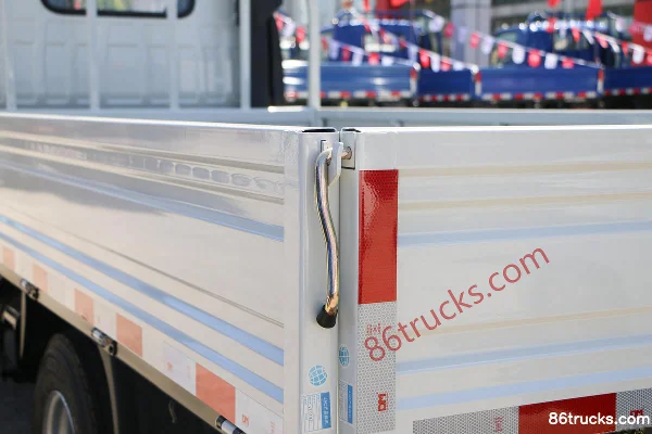 JAC Junling Jinyuanbao 82hp 4X2(6 wheels) 4.13m single-row flatbed truck (China VI) Body (3) | 86Trucks