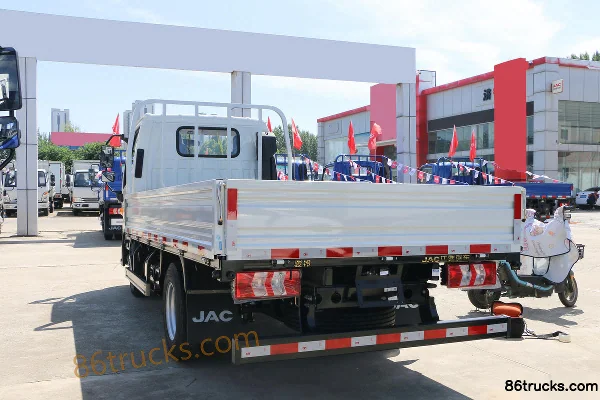 JAC Junling Jinyuanbao 82hp 4X2(6 wheels) 4.13m single-row flatbed truck (China VI) Body (2) | 86Trucks