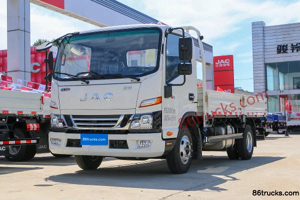 JAC Junling A8 160 hp 4X2(6 wheels) 4.18m single-row flatbed light truck (Fast Gear 8-speed) Exterior (3) | 86Trucks
