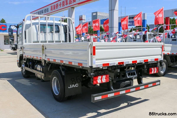 JAC Junling A8 160 hp 4X2(6 wheels) 4.18m single-row flatbed light truck (Fast Gear 8-speed) Body (3) | 86Trucks