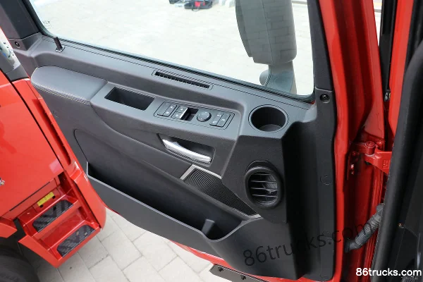 Foton Auman Kunlun Reinforced 530 hp 8X4(12 wheels) 8.6m LNG Dump Truck Cab (3) | 86Trucks