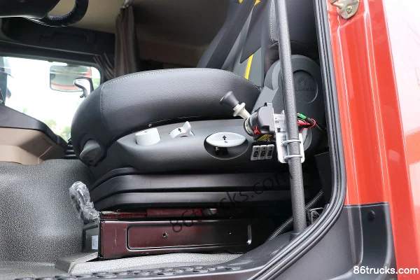 Foton Auman Kunlun Reinforced 530 hp 8X4(12 wheels) 8.6m LNG Dump Truck Cab (2) | 86Trucks