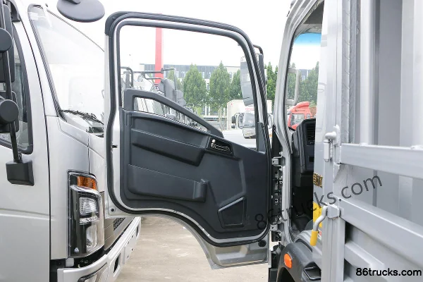 Sinotruk HOWO Hanjiang 160 hp 4X2(6 wheels) 4.15 m single-row stake truck (China VI) (WLY 6-speed) Cab (1) | 86Trucks