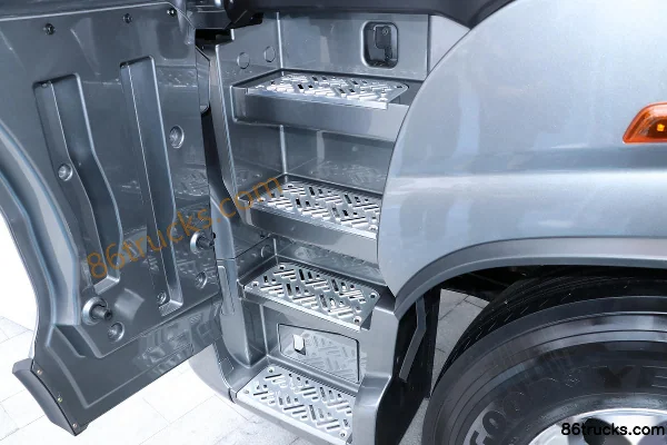 Foton Auman Galaxy Northern Edition 680hp 6X4(10 wheels) Automatic Tractor Truck Cab (2) | 86Trucks