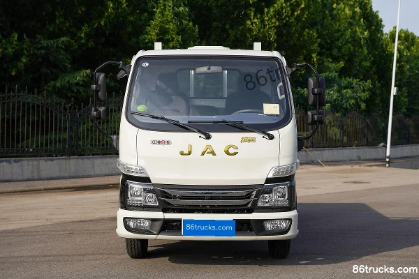 JAC Yunduoduo N3 Deluxe Edition 140 hp 4X2(6 wheels) 3.47m Semi-crewed Stake Light Truck Exterior (2) | 86Trucks