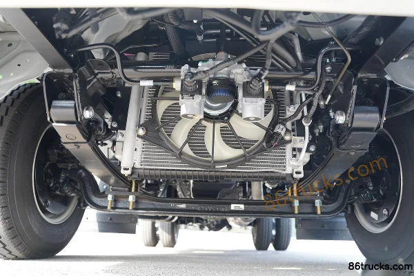 JAC Yunduoduo N3 Deluxe Edition 140 hp 4X2(6 wheels) 3.47m Semi-crewed Stake Light Truck Chassis (1) | 86Trucks