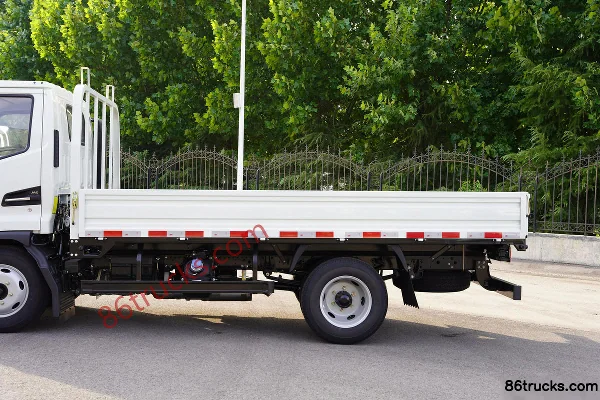 JAC Yunduoduo N3 Deluxe Edition 140 hp 4X2(6 wheels) 3.47m Semi-crewed Stake Light Truck Body (2) | 86Trucks