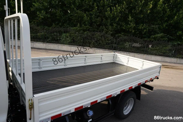 JAC Yunduoduo N3 Deluxe Edition 140 hp 4X2(6 wheels) 3.47m Semi-crewed Stake Light Truck Body (1) | 86Trucks
