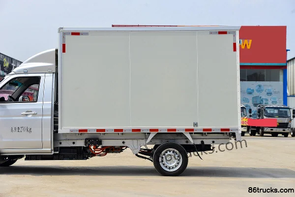 SRM Xinyuan T3LEV 2,7T camion léger fourgon 3,04 m cabine simple 100% électrique 41,86 kWh 4X2(6 roues) Carrosserie (1) | 86Trucks