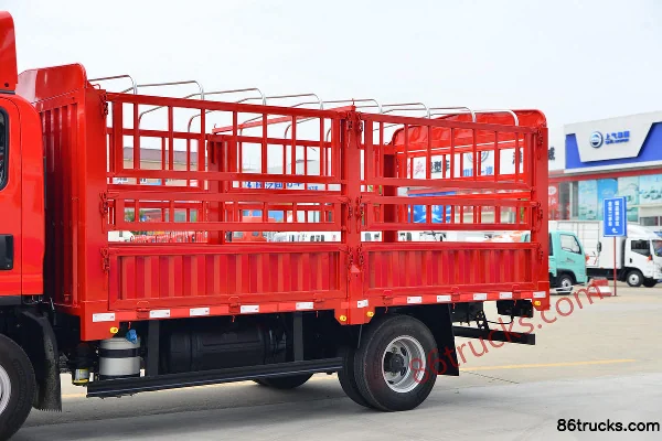 FAW Jiefang J6F 130 hp 4X2(6 wheels) 4.16m single-row stake truck Body (2) | 86Trucks