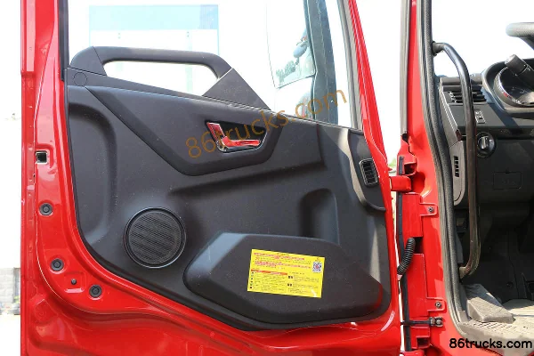 Dongfeng Commercial Vehicle Tianjin KR Star Edition 260 hp 4X2(6 wheels) 6.8m Refrigerated Truck (with Hydraulic Retarder) Cab (2) | 86Truck