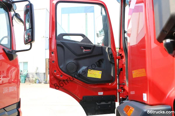 Dongfeng Commercial Vehicle Tianjin KR Star Edition 260 hp 4X2(6 wheels) 6.8m Refrigerated Truck (with Hydraulic Retarder) Cab (1) | 86Truck