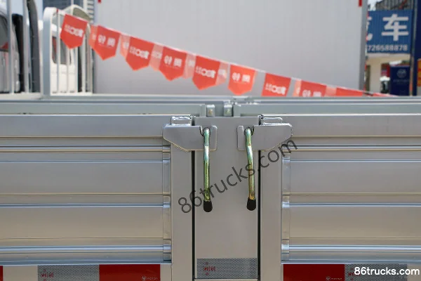 Foton Aumark Superspeed Pro 160hp 4X2(6 wheels) 4.17m Single Row Flatbed Light Truck (WLY 6-speed) Body (3) | 86Trucks
