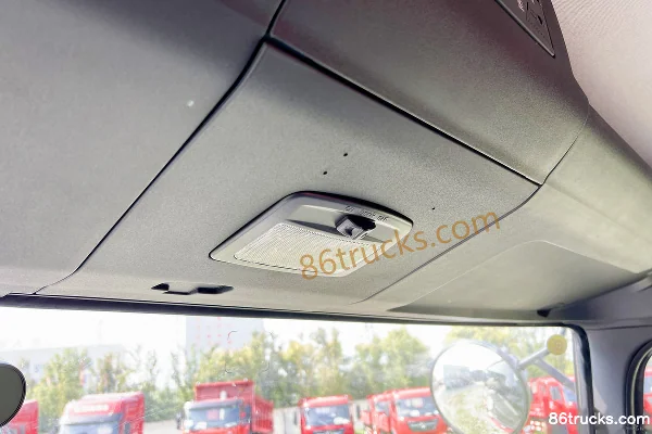Dongfeng Commercial Vehicle Tianjin KR Star Edition 225hp 4X2(6 wheels) 6.8m Flatbed Cargo Truck Cab (3) | 86Trucks