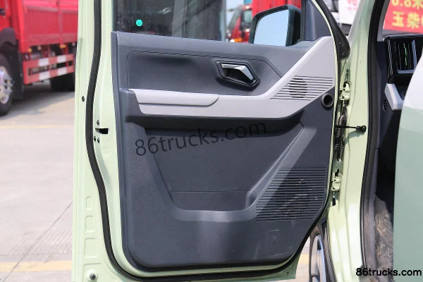 Foton Xiangling Q 3T 2.5m double row electric flatbed micro truck 41.86kWh 4X2(6 wheels) Interior (1) | 86Trucks