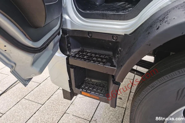 JAC Dewos T7 195 hp 4X2(6 wheels) semi-row cage cargo truck Cab (1) | 86Trucks