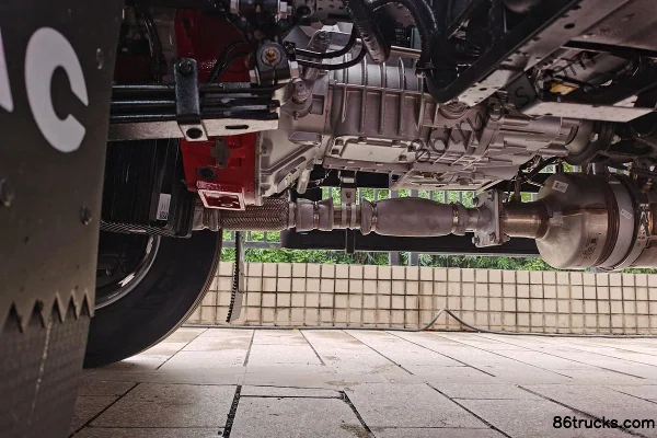 JAC Dewos T7 195 hp 4X2(6 wheels) semi-row cage cargo truck Chassis (2) | 86Trucks