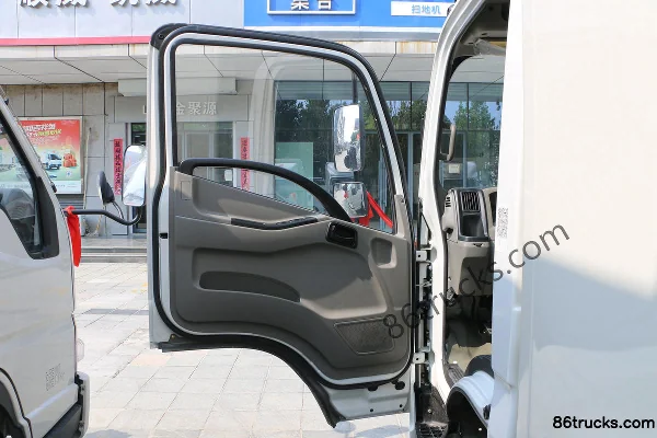 JMC Kaiwei Medium Body 143hp 4X2(6 wheels) 4.2m Single Row Van Light Truck (China VI)(Air Brake) Cab (1) | 86Trucks